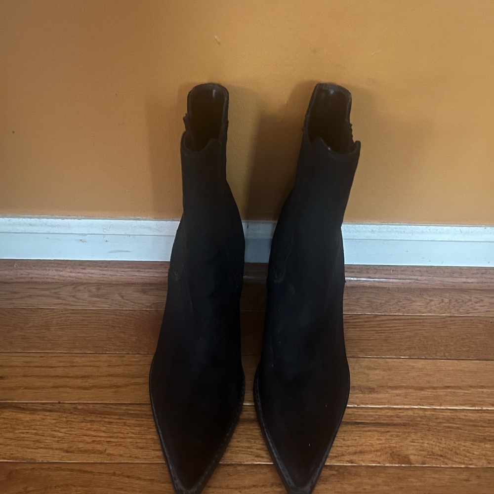 BLACK COWBOY BOOTS